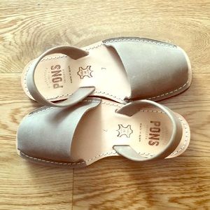 Avarca Pons leather sandals, size 7